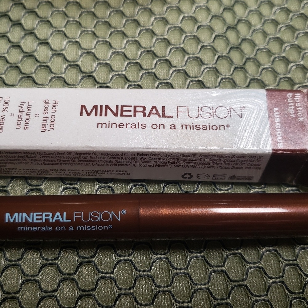 Mineral Fusion lipstick butter * LUSCIOUS